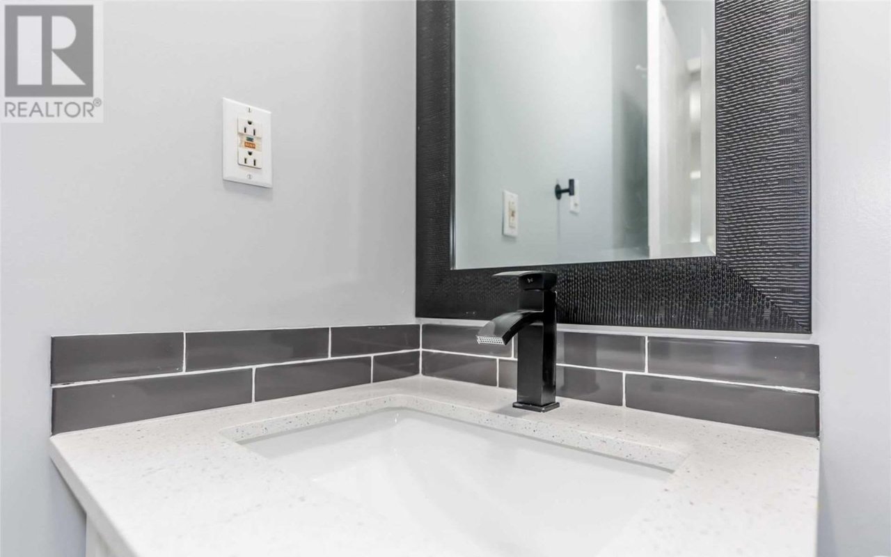 66 Potter Cres