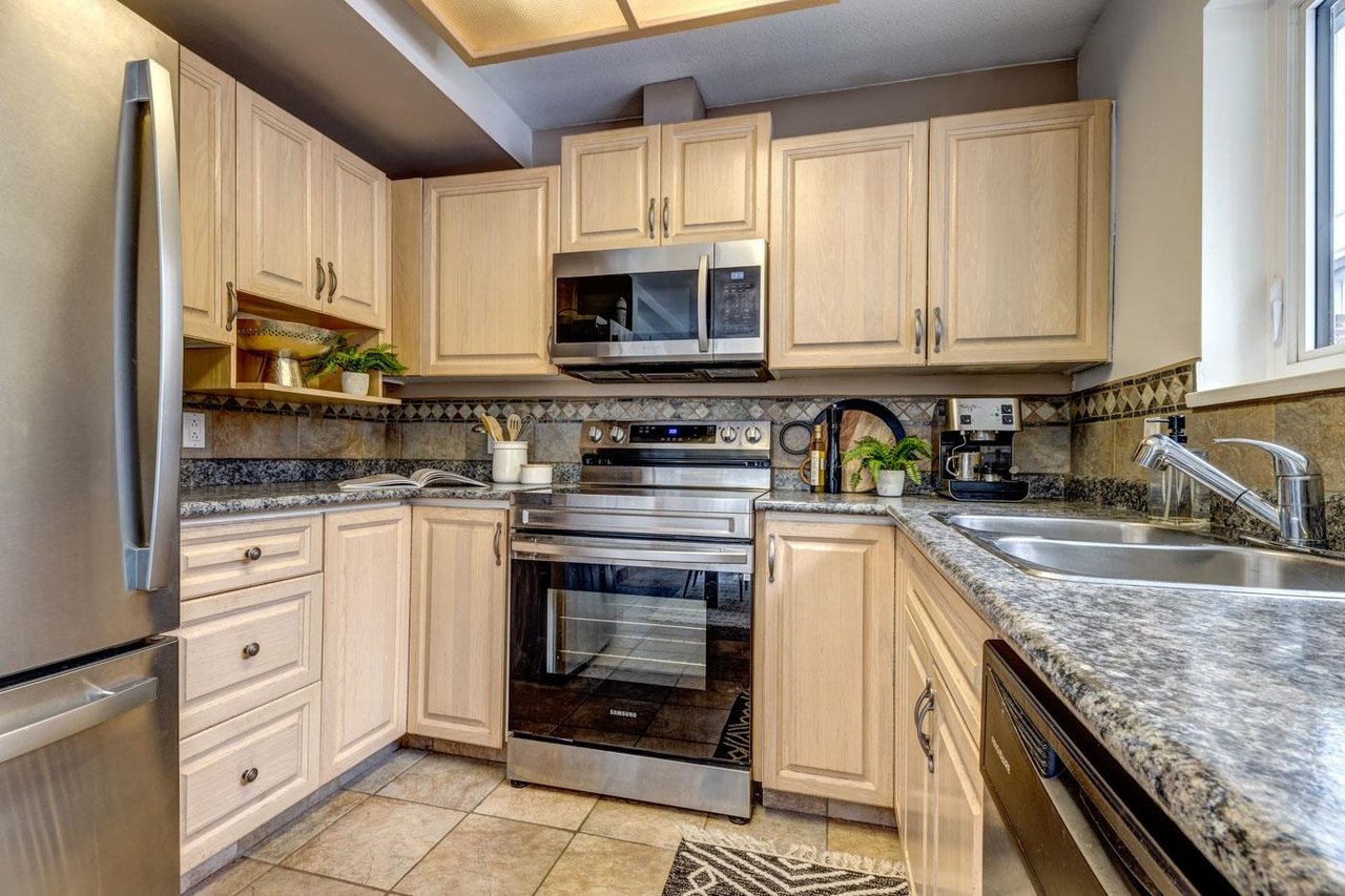 4-2548 Snowridge Cres
