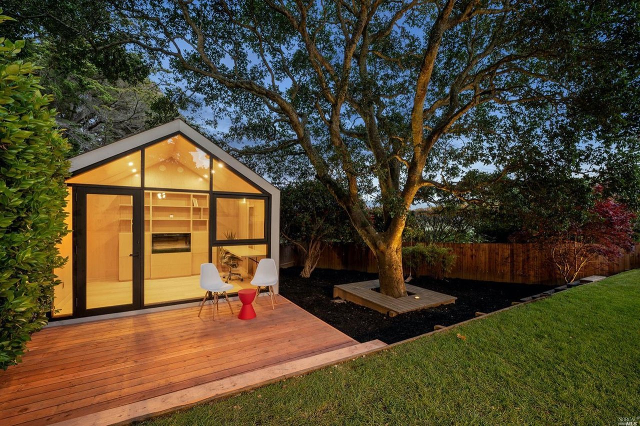 2 Cedarwood Ln