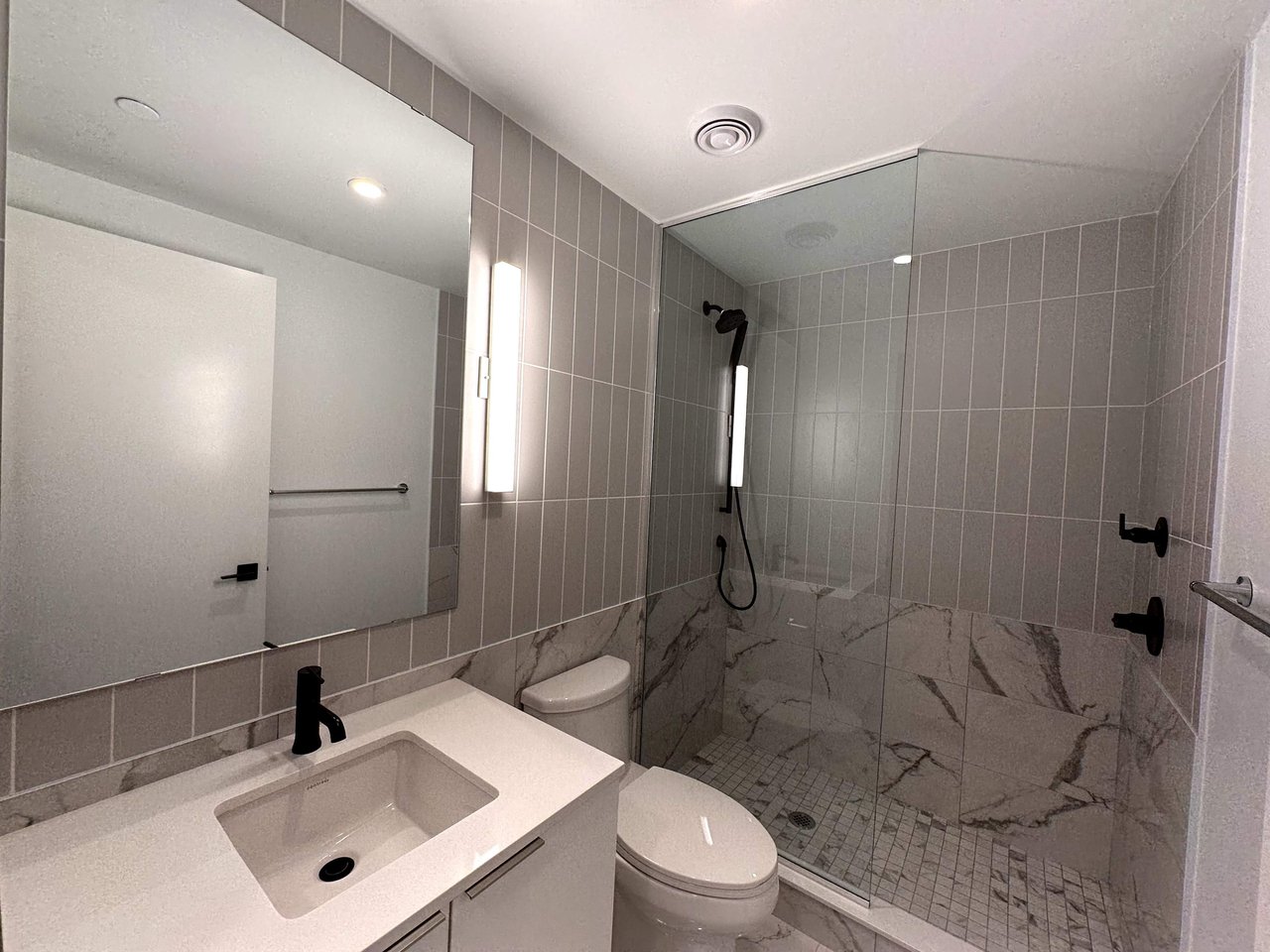 327 King St W, Unit 3601