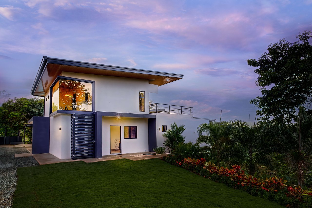 Casa Palma, Brand New Luxury 3 bedroom, 4 bathroom home with Amazing Sunset View in Quepos