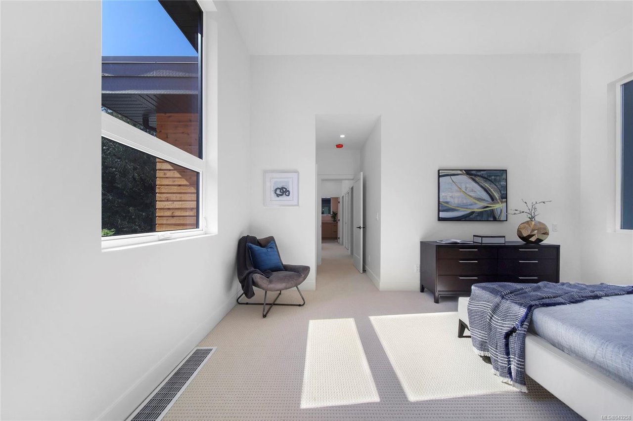 3905 Olympian Wy