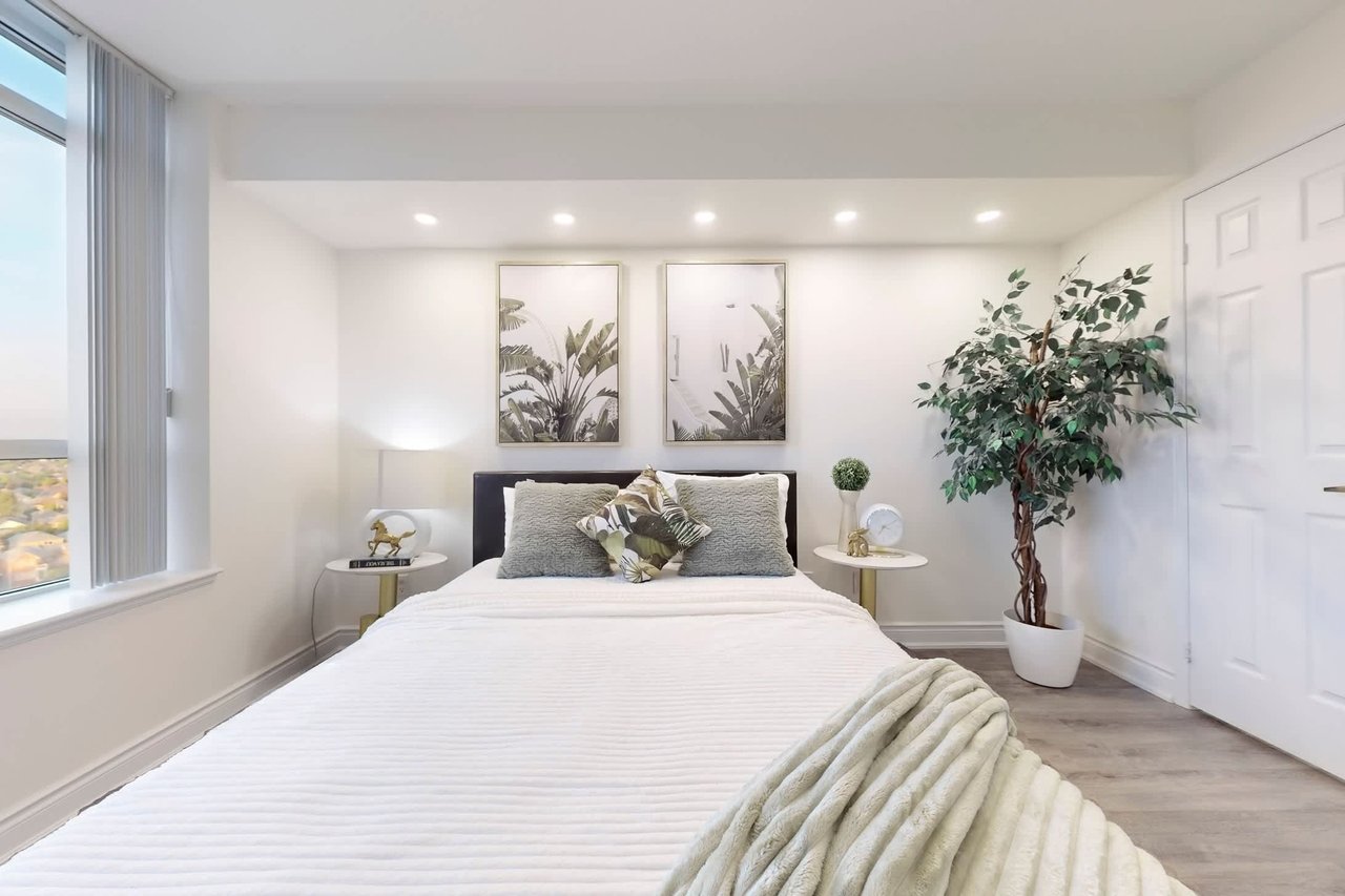 75 King William Cres Unit: LPH13