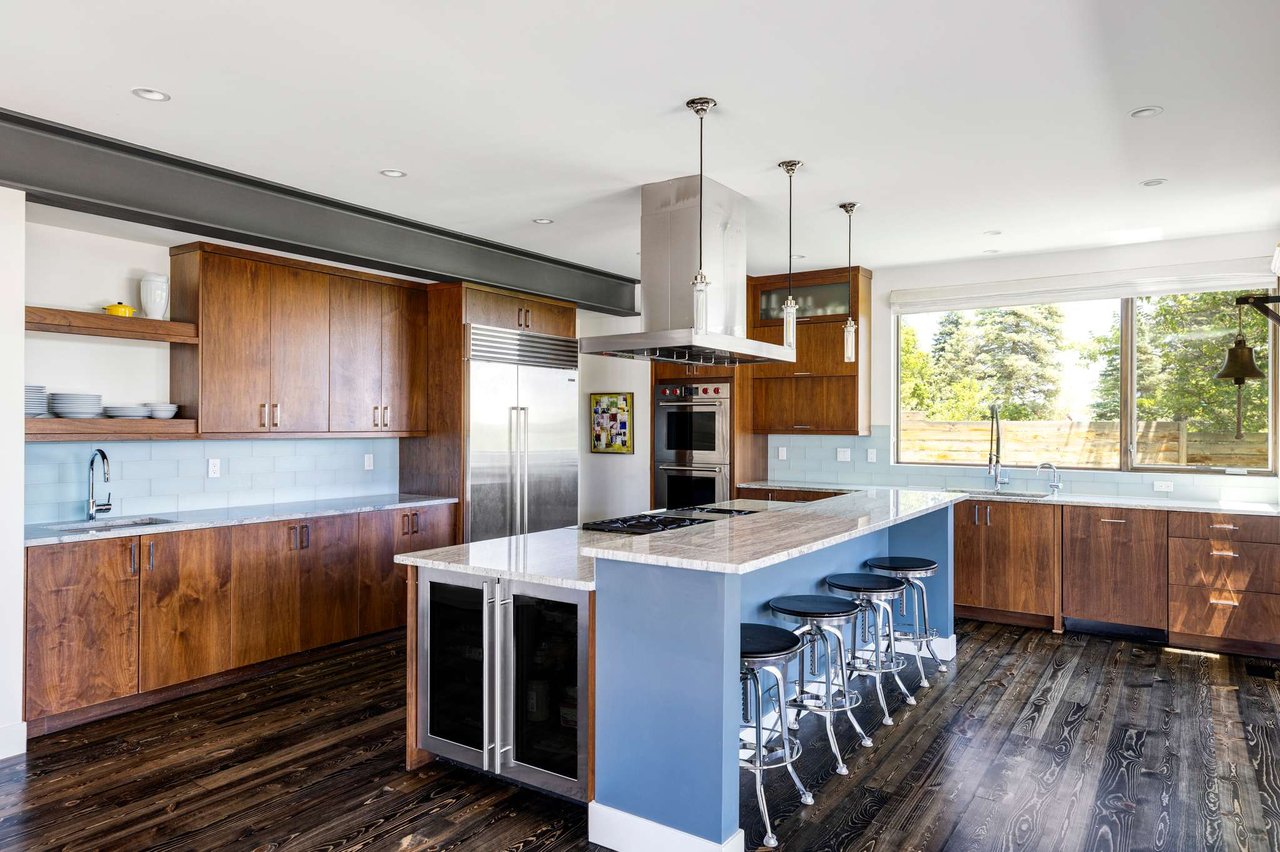 1760 Sunset Boulevard
