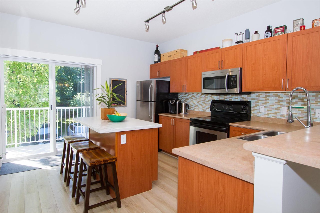 11-1800 Mamquam Rd