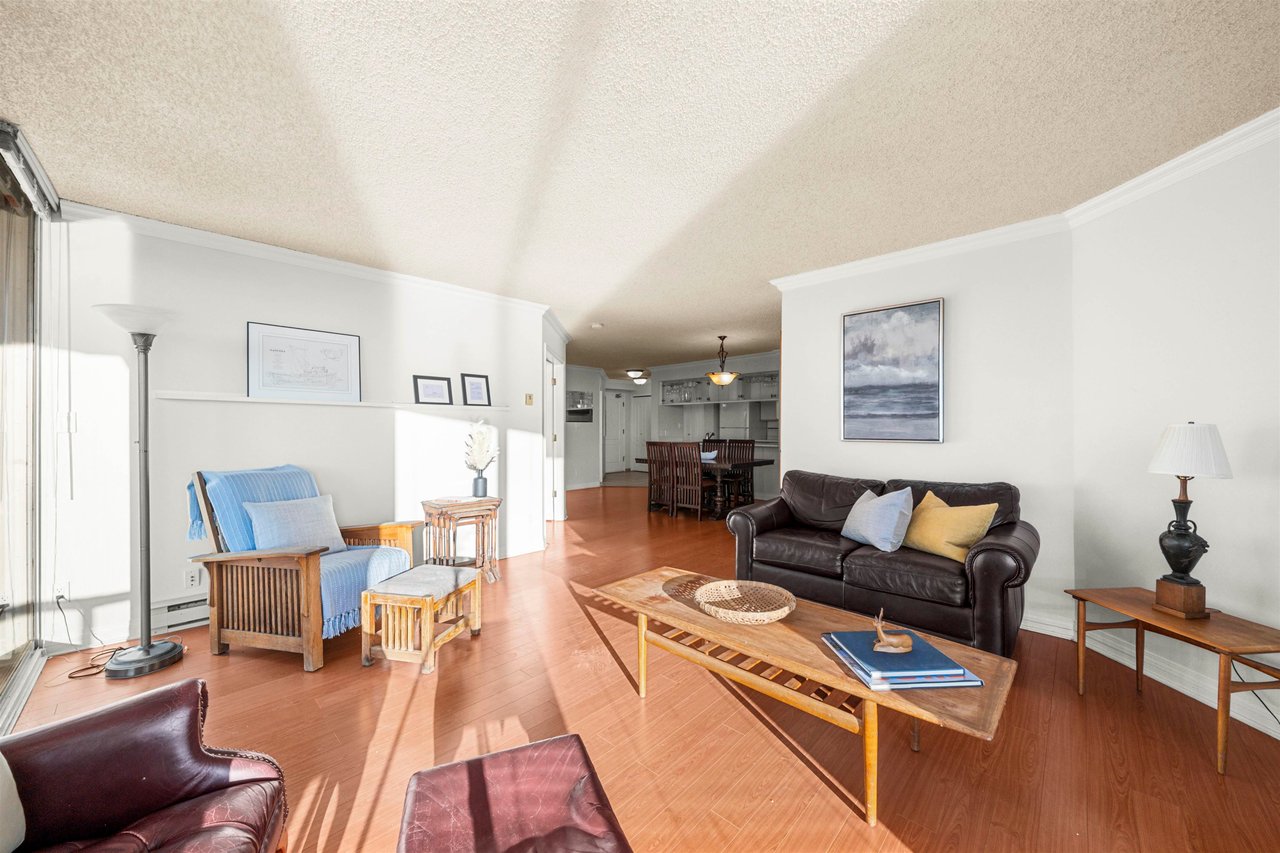 1604-1135 Quayside Dr