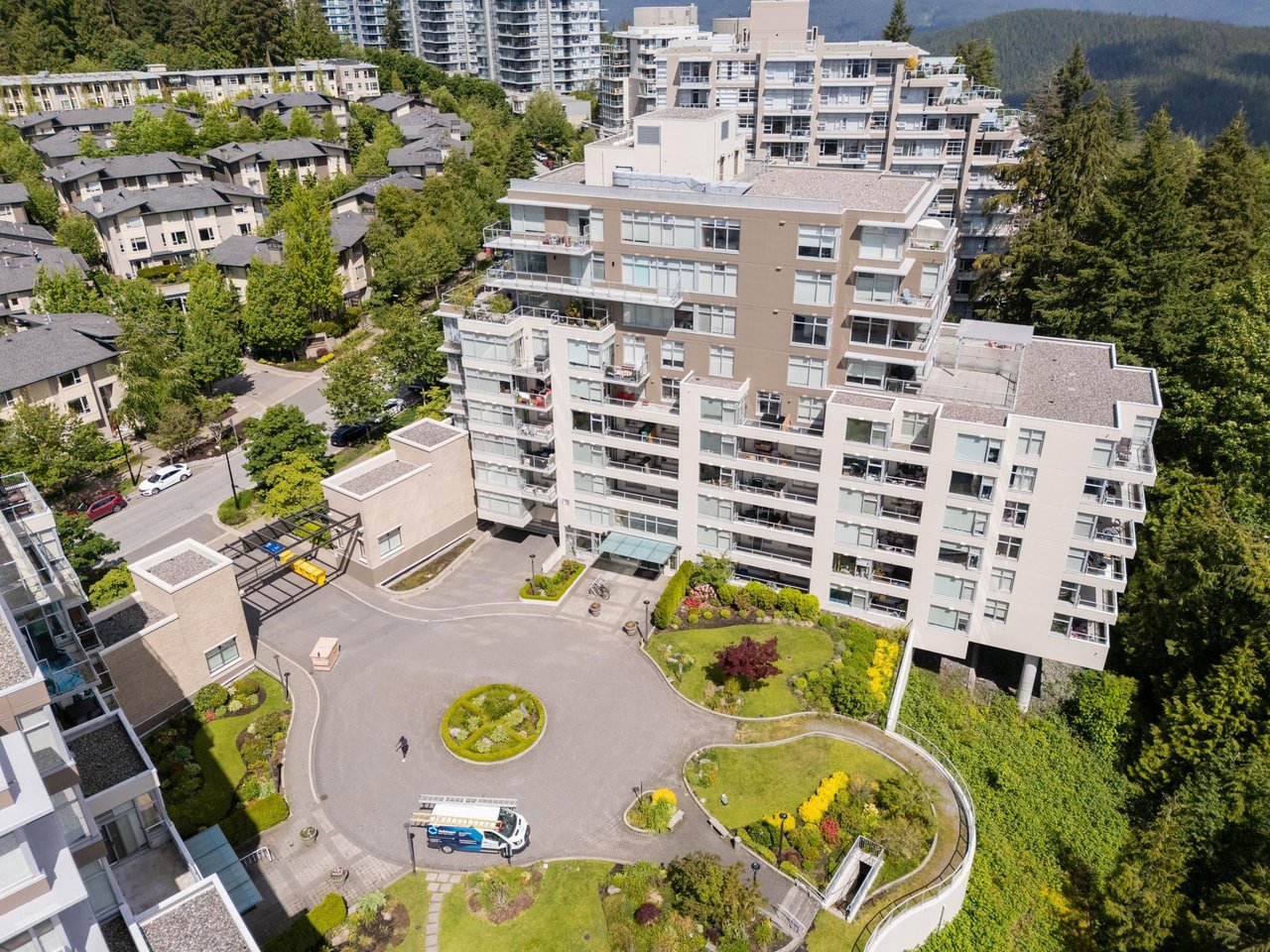 606-9288 University Cres