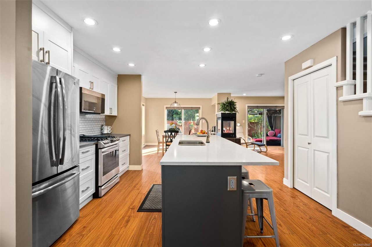 3207 Ernhill Pl