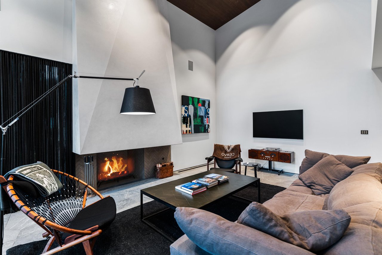 3296 Archibald Wy
