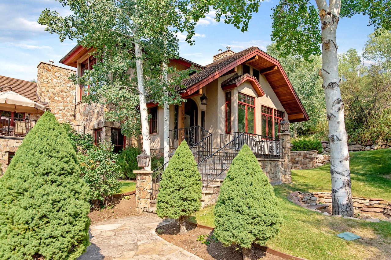 Beautiful Home with Ski-in/Ski-out Access  