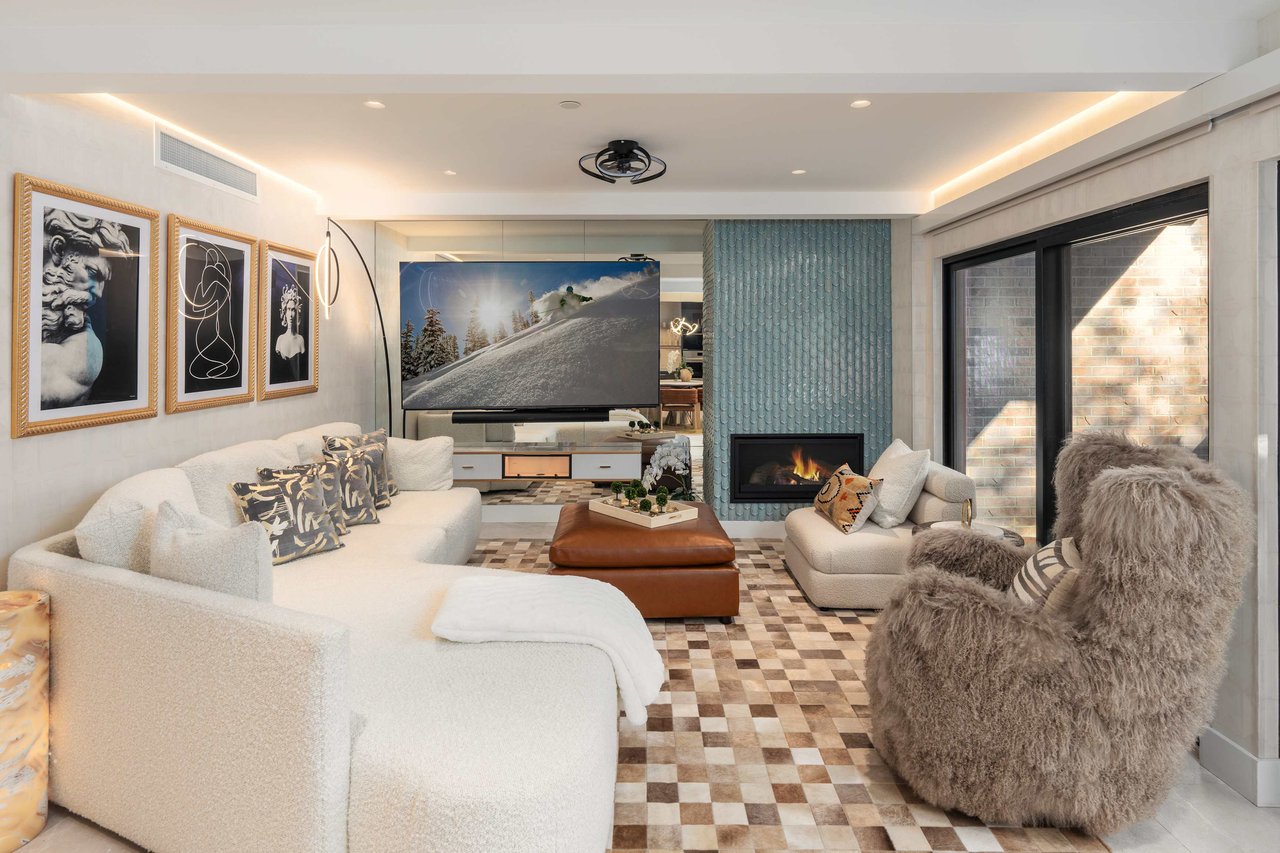 Contemporary & Luxury 4 Bedroom Aspen Square Condo  