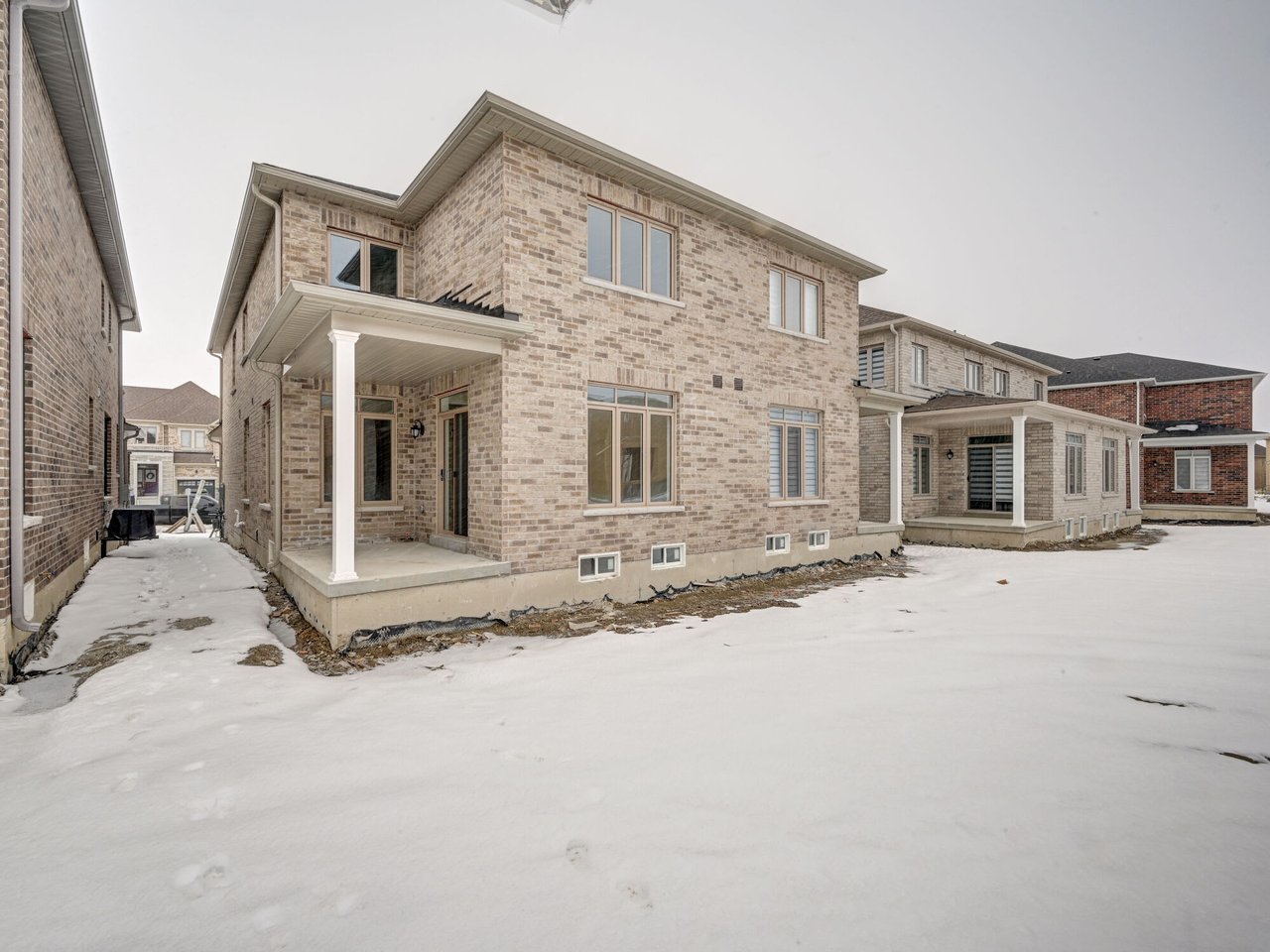 65 Ferragine Cres