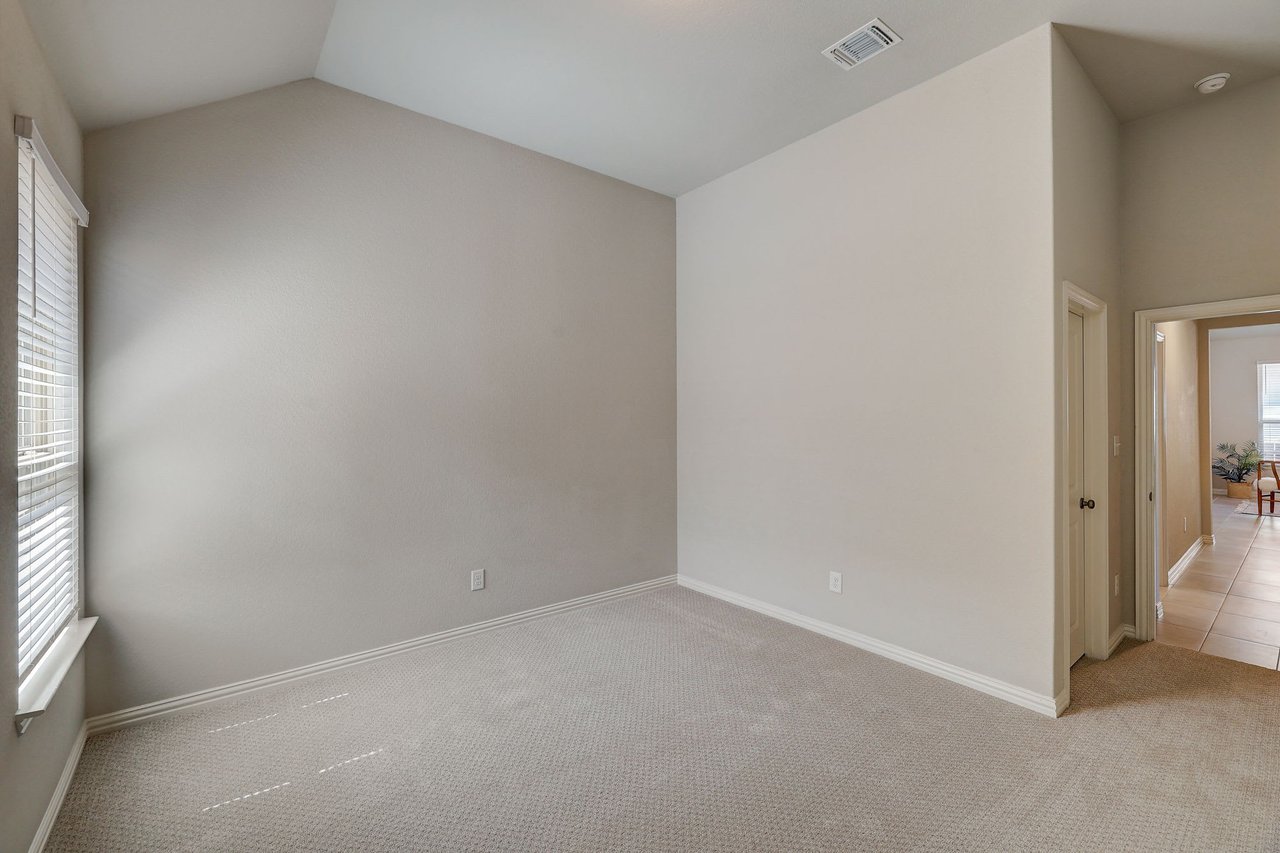 Charming single-story home in the desirable Paloma Lake in RR that backs to a greenbelt!