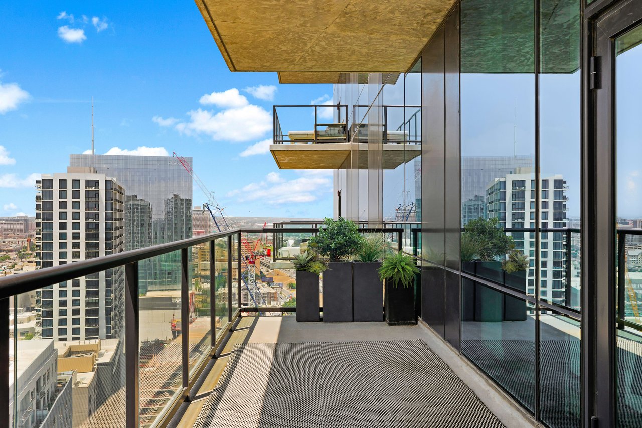 70 Rainey St. #2704