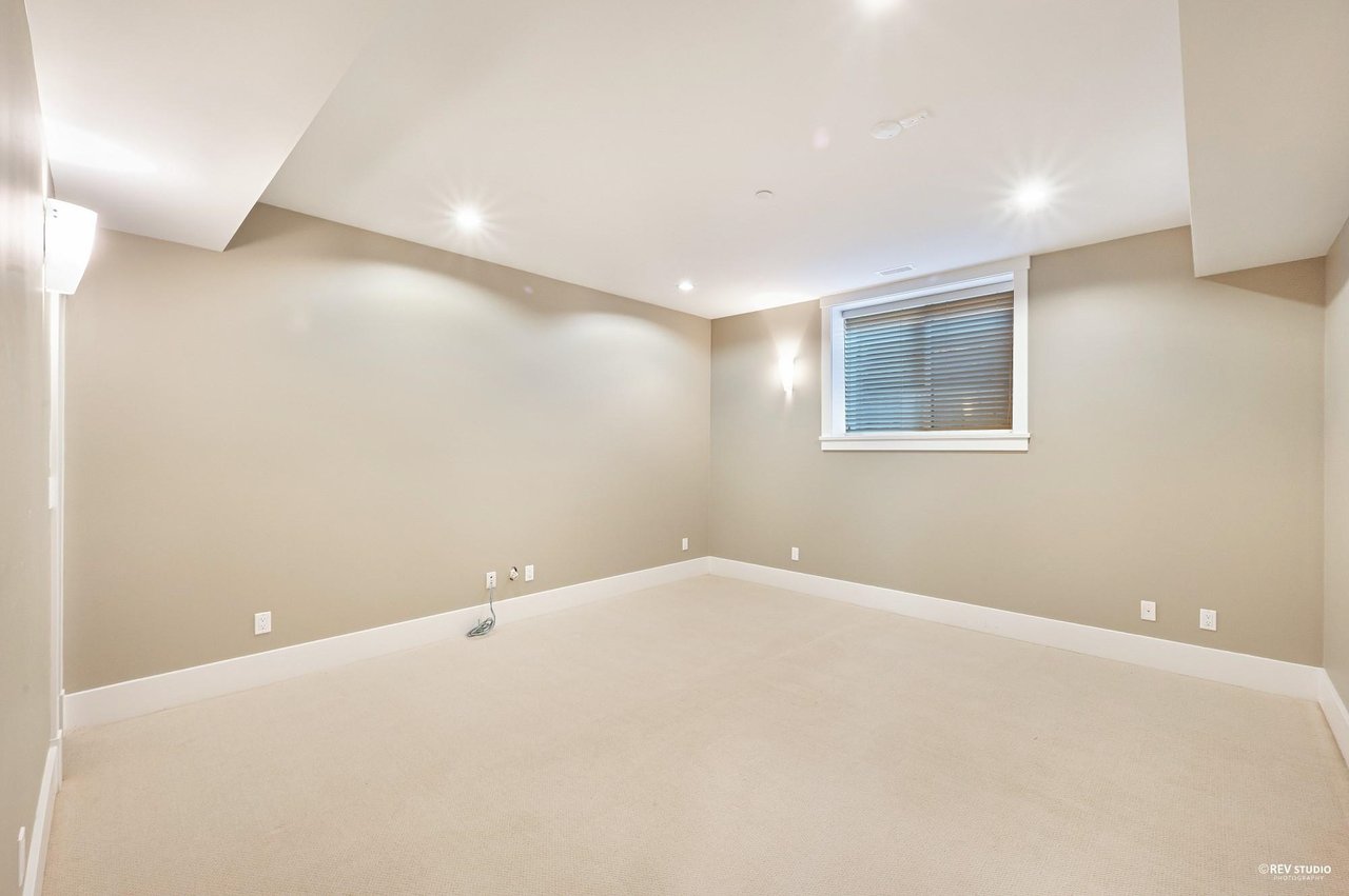 1141 Lawson Ave