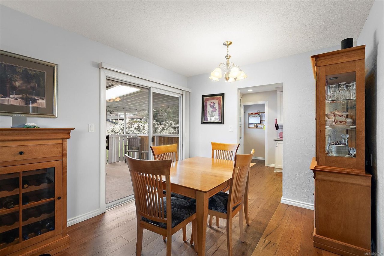 728 Porter Rd, Esquimalt