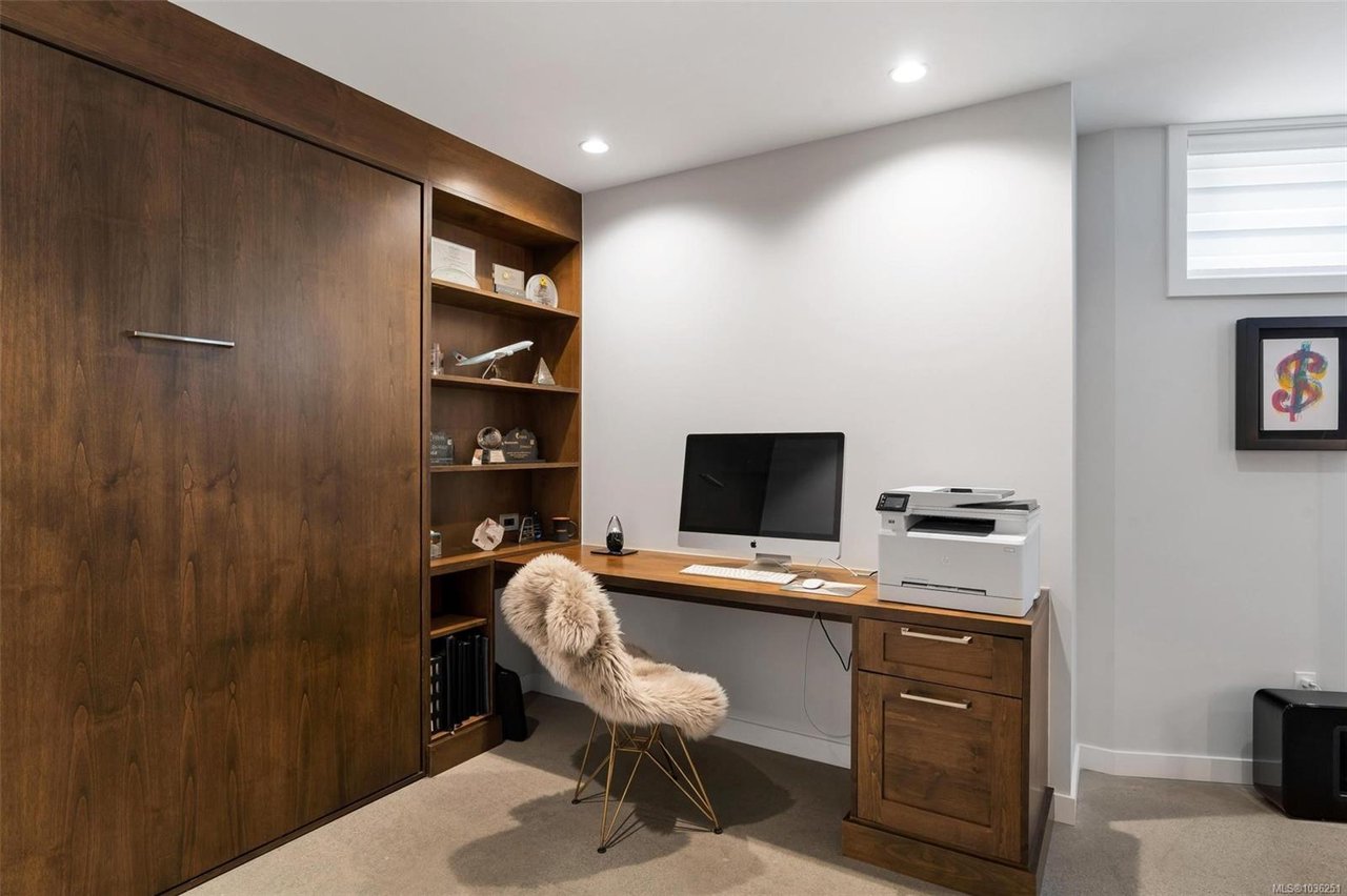 1034 Pentrelew Pl