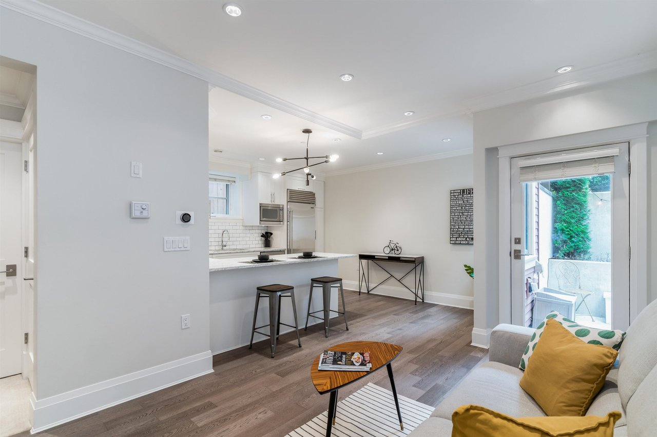 2-458 E 10th Ave