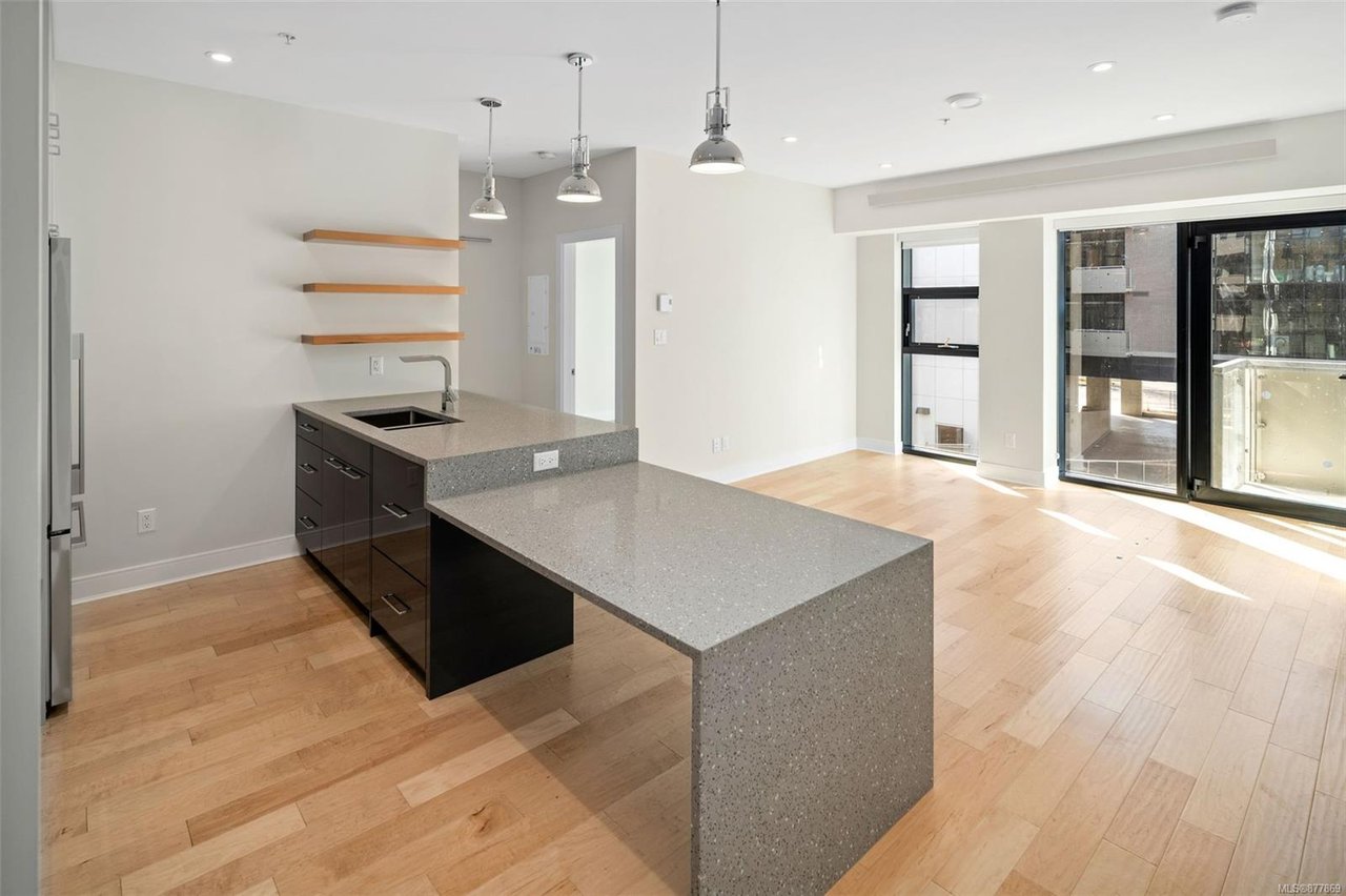 N212-1105 Pandora Ave