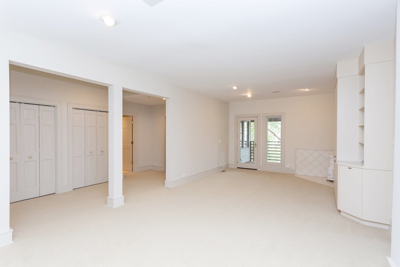 215 Friendly Ln