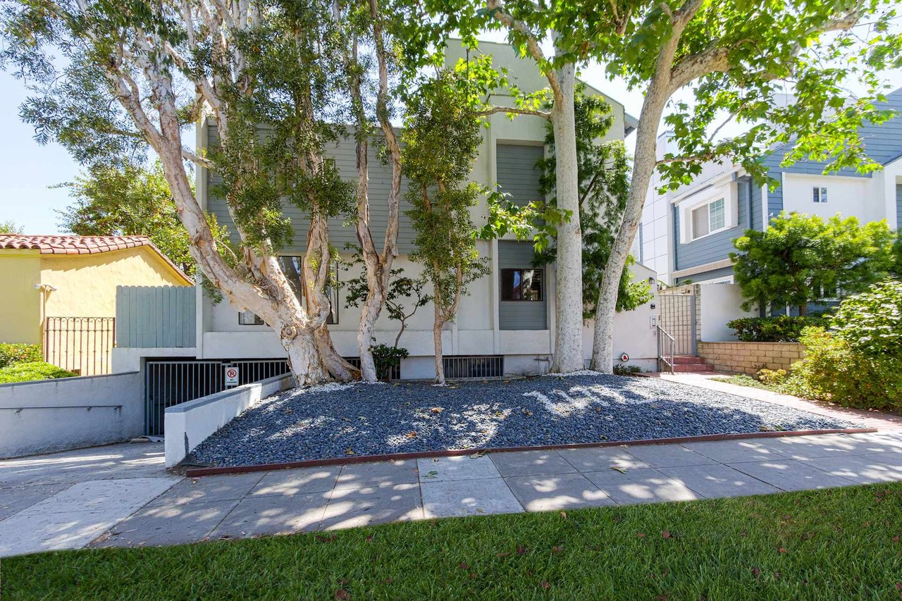 Front Facing Spacious Townhouse