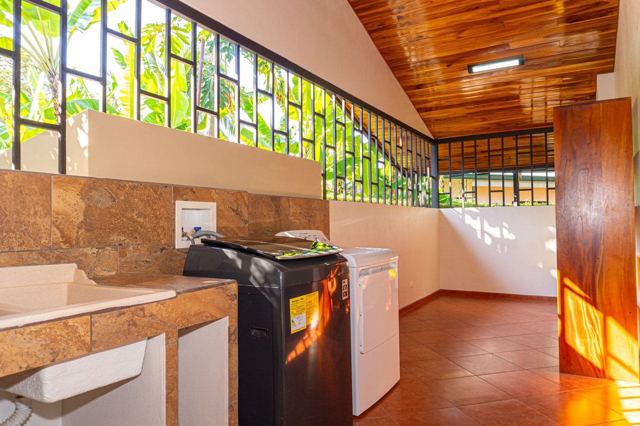 Cozy 2 Bedrooms Casita in Uvita.  Walk to the Beach!