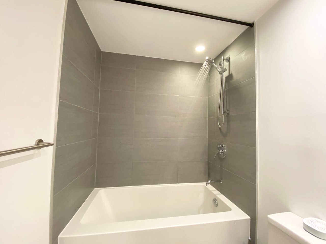 161 Roehampton Ave, Unit 532
