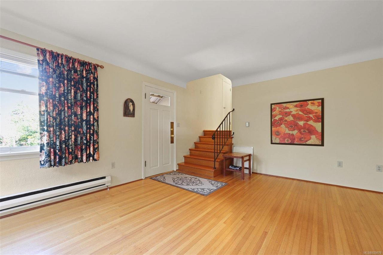 563 Foul Bay Rd