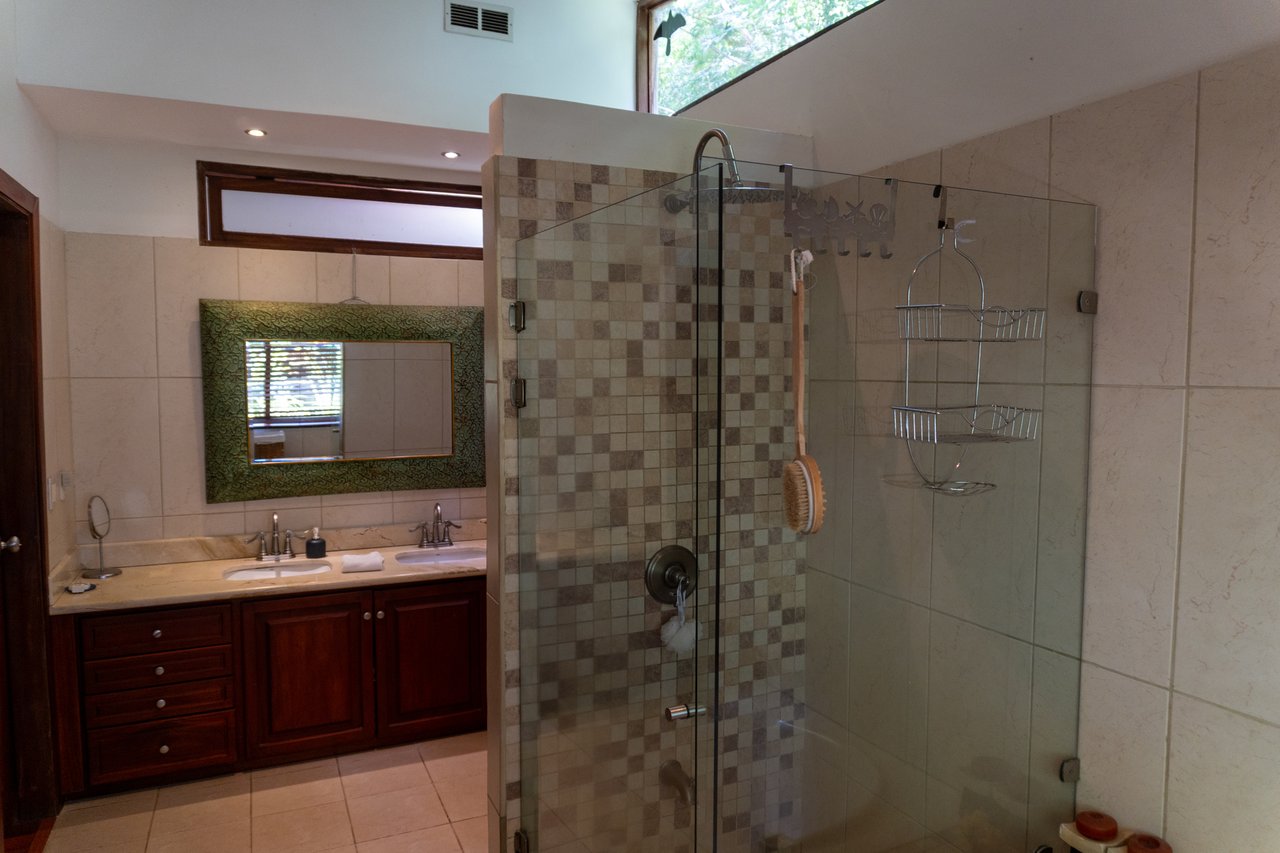 Mountain Estate With Guest Studio, Santa Ana, San Jose