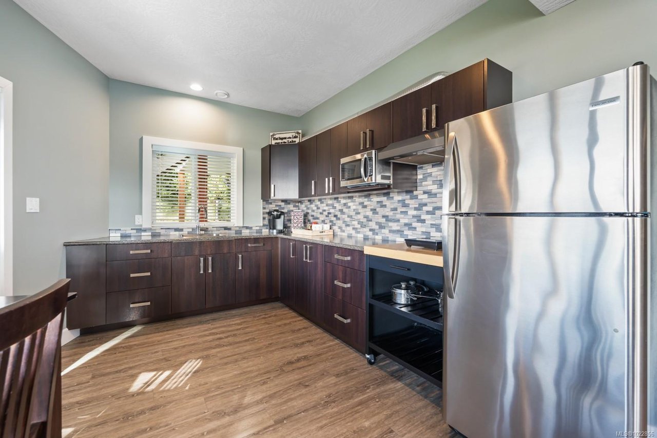 7364 Lakefront Dr, Lake Cowichan