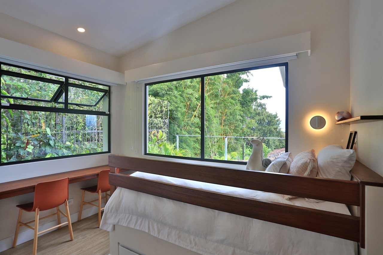 Remodeled Contemporary View Home, Escazu, San Jose