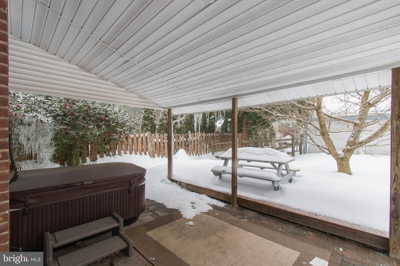 52 WEISS AVE