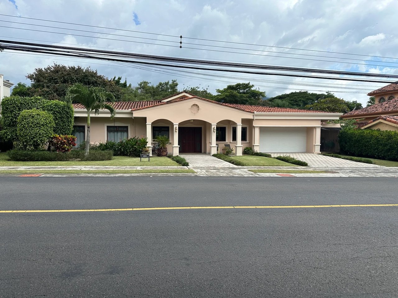 Single Level Golf Residence, Santa Ana, San Jose