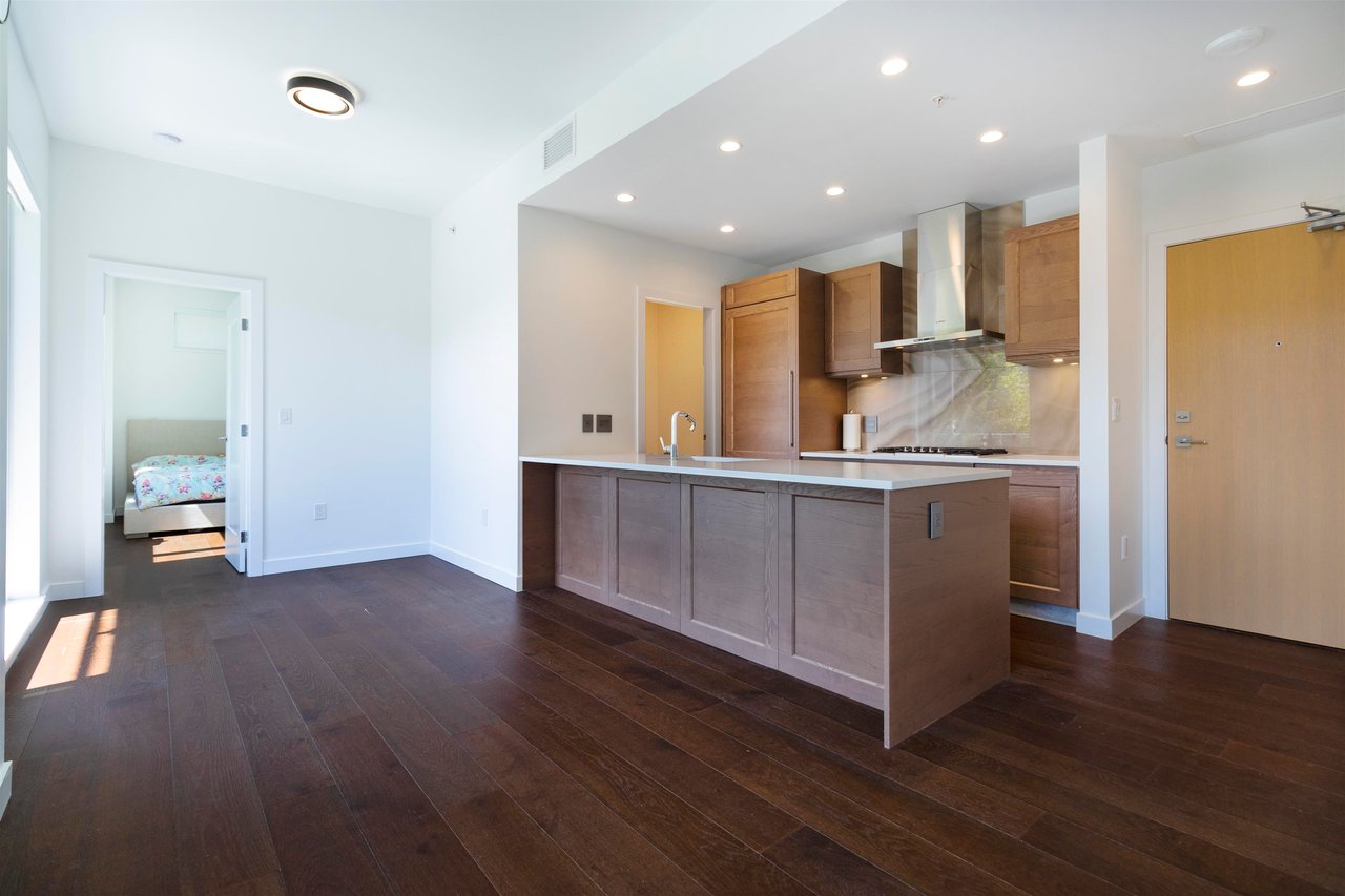 207-5681 Birney Ave