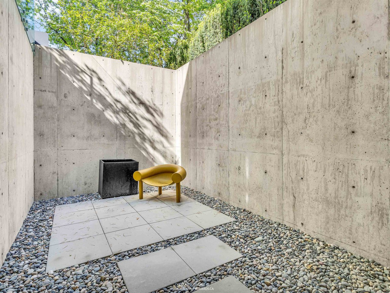 366 W 22nd Ave