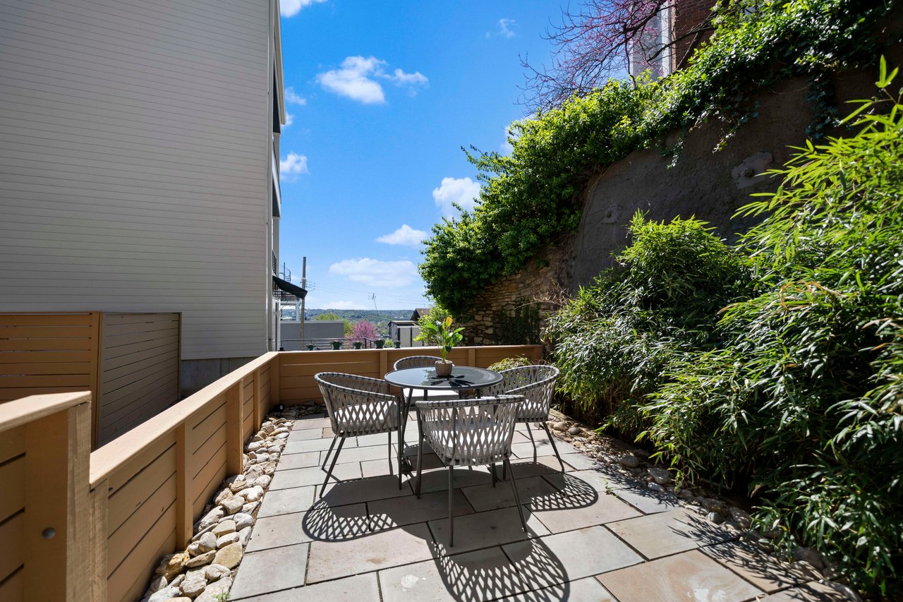 1041 SAINT GREGORY STREET #4