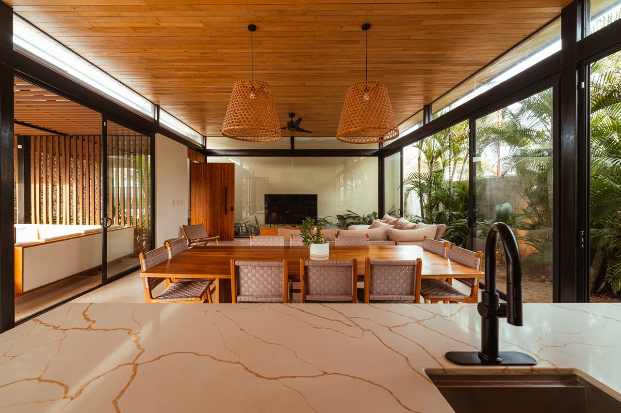Tropical Modern Four Bedroom Home, Tamarindo, Guanacaste