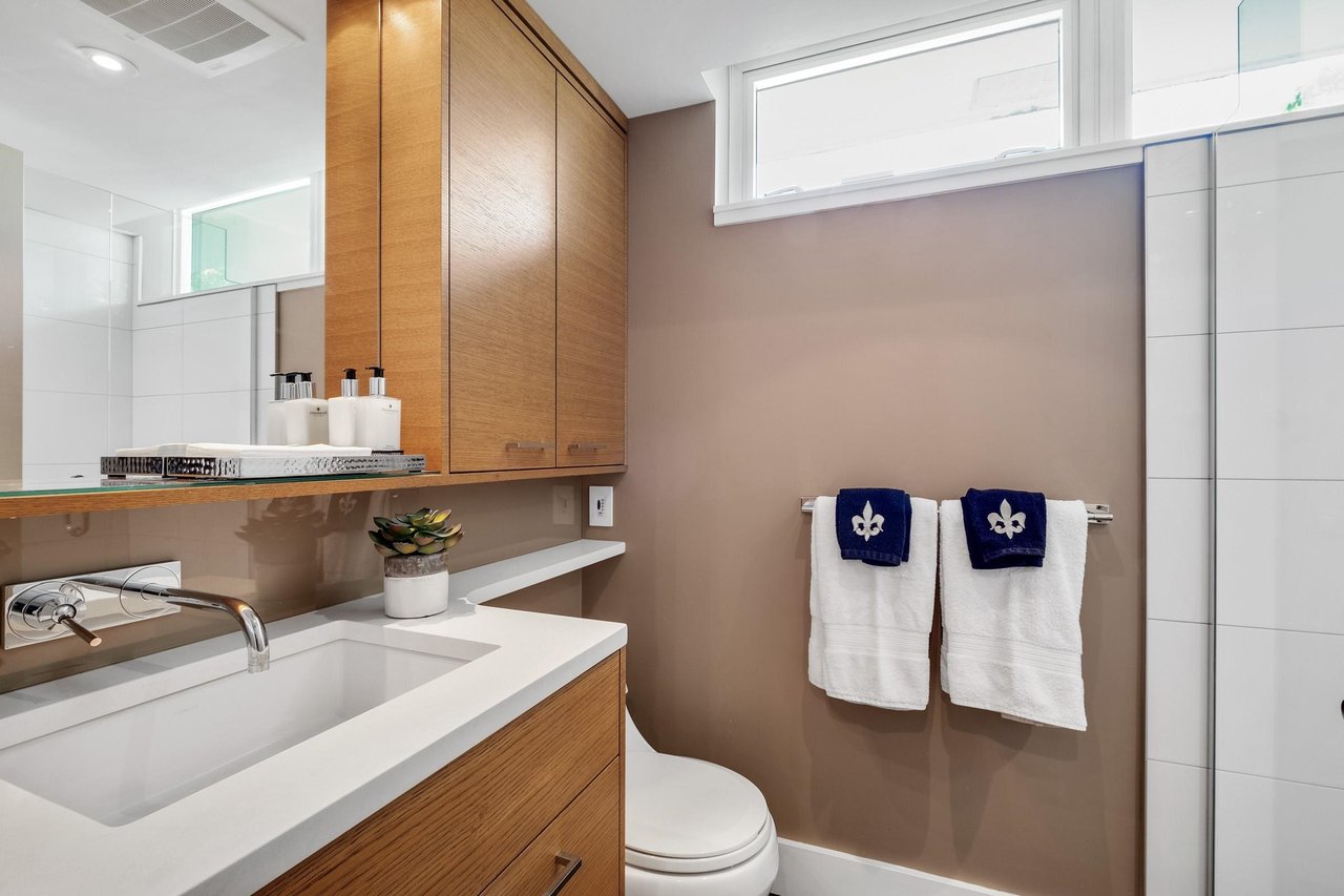 1566 W 8th Avenue, Vancouver