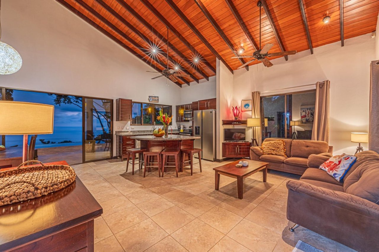 Whale Tail View Home, Dominical, Puntarenas