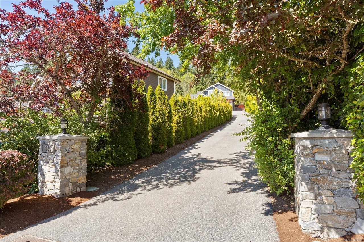 630 Granrose Terr, Colwood