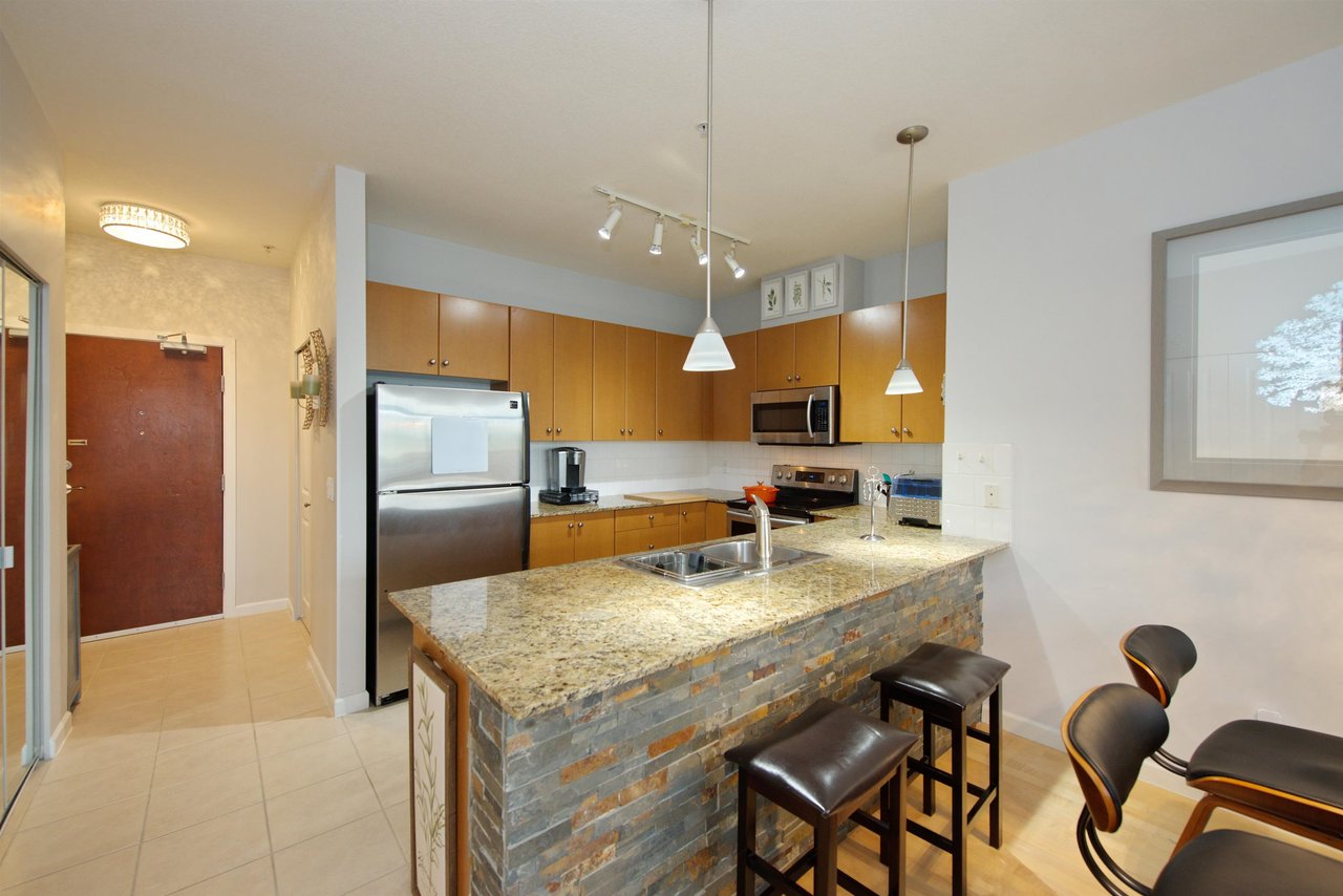 206-15385 101a Avenue, Surrey