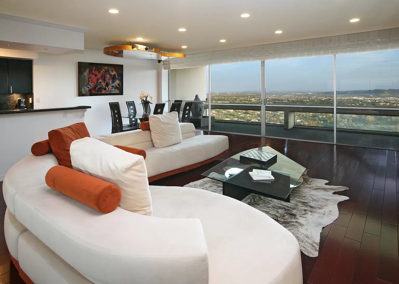 2220 Avenue Of The Stars, #2706