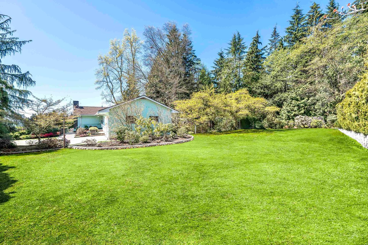580 Granada Cres