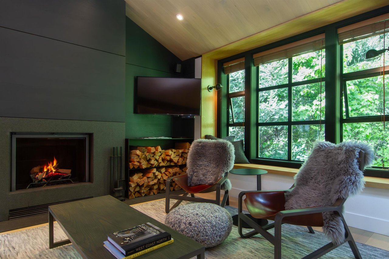 45D-4652 Blackcomb Wy