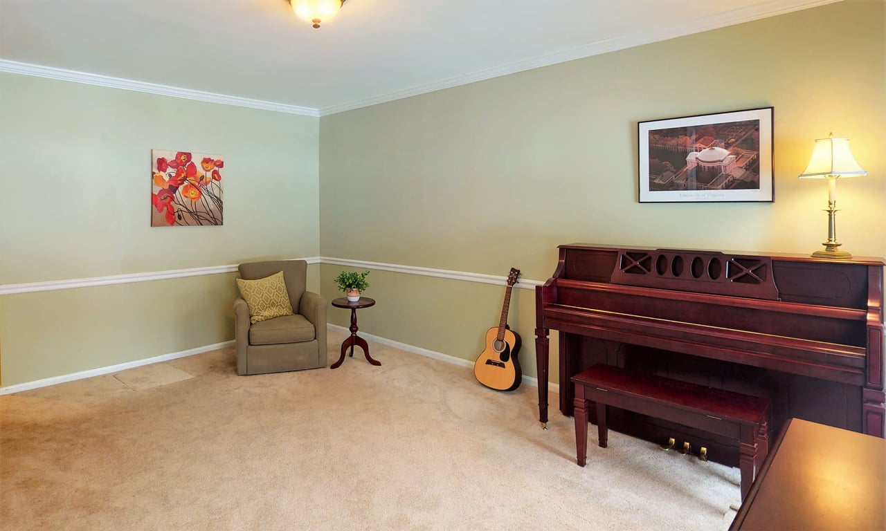 32 LAWRENCIA DR