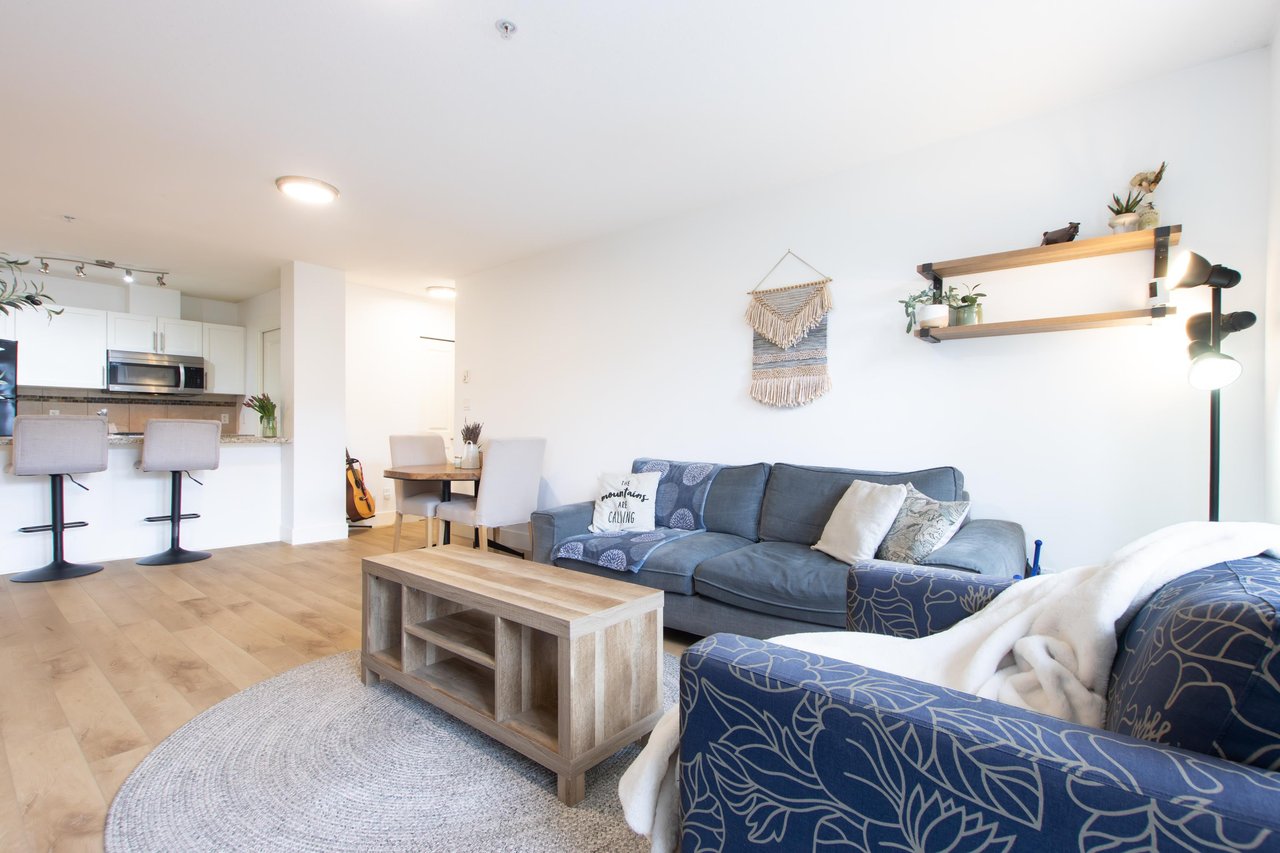 217-1211 Village Green Wy