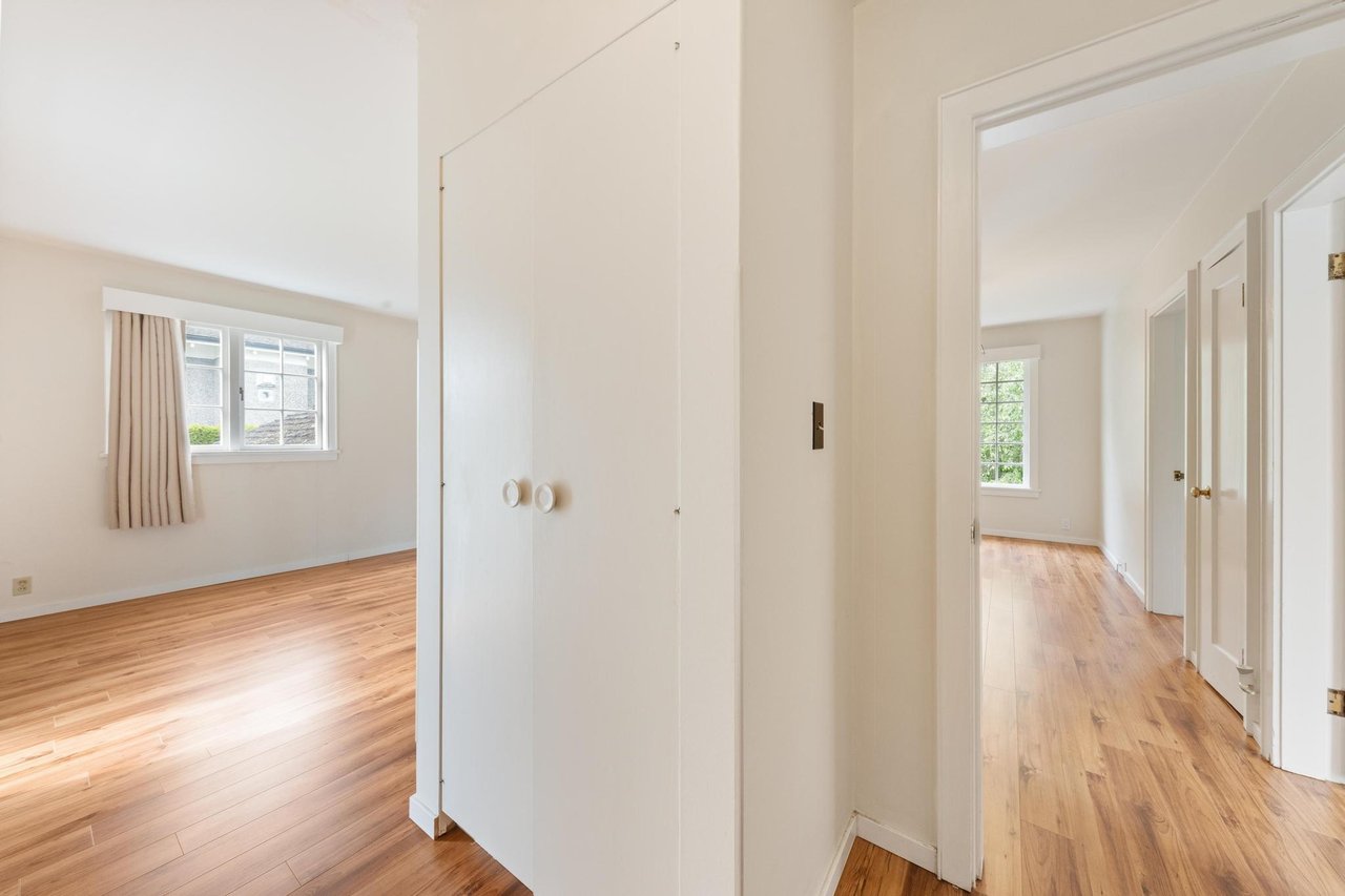2050 Westdean Cres Cres