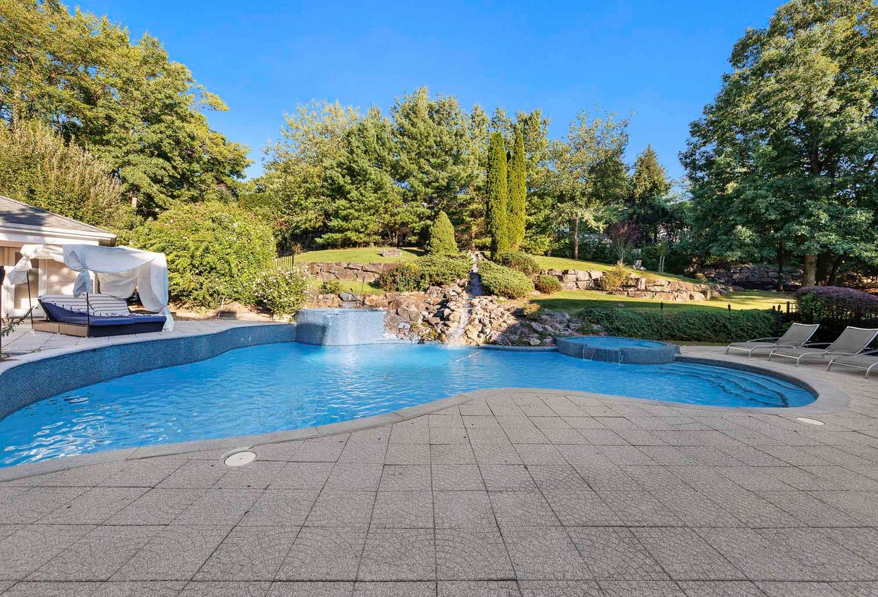 14 E Hill Ct, Cresskill