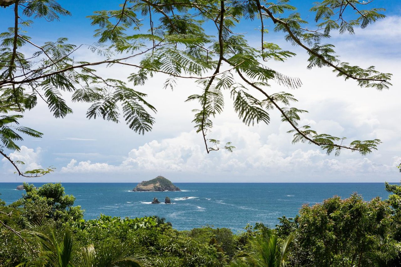 Manuel Antonio Beachfront Hotel