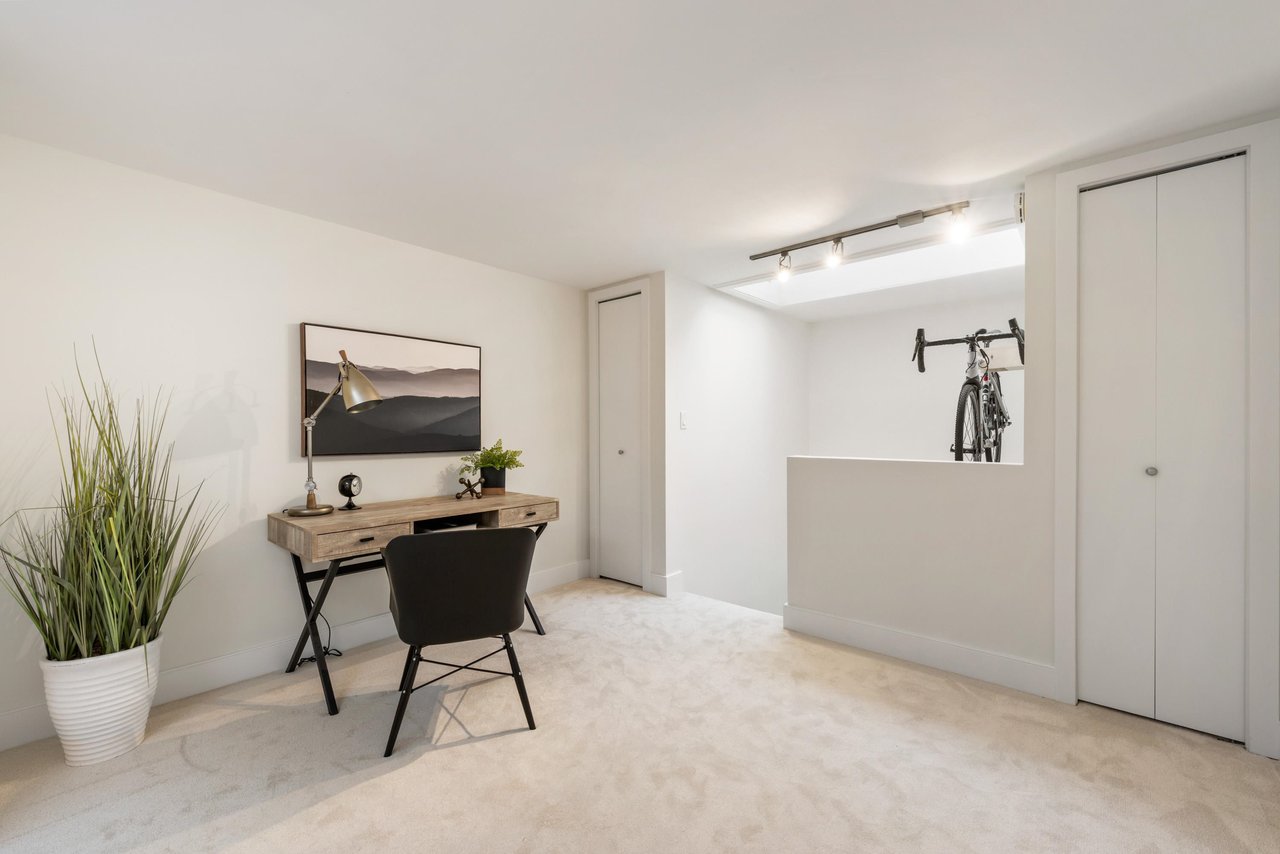 25-4957 Marine Dr